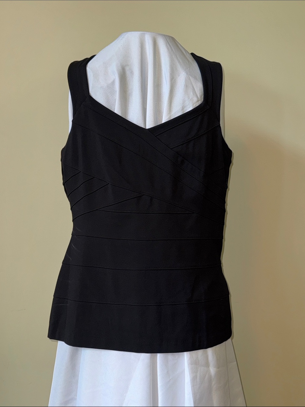 White House black market sleeveless shirt, size 14 (C11)